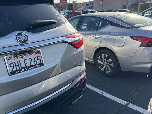 Used 2021 Buick Enclave Essence w/ Sound and Sites Package image 4