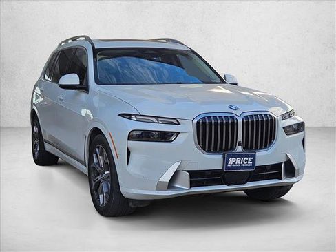 Used 2023 BMW X7 xDrive40i image 3