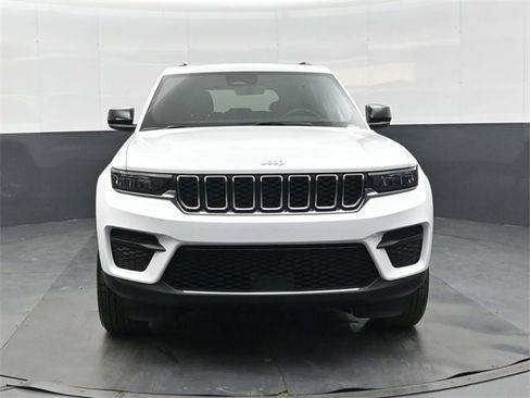 New 2025 Jeep Grand Cherokee Laredo image 9