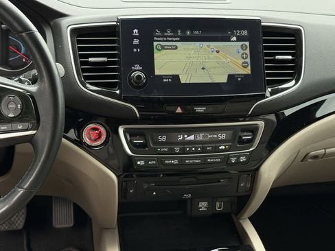 Used 2022 Honda Pilot Touring image 17
