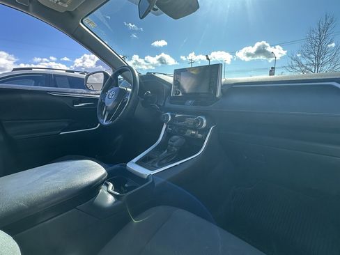 Used 2020 Toyota RAV4 XLE w/ Convenience Package image 15