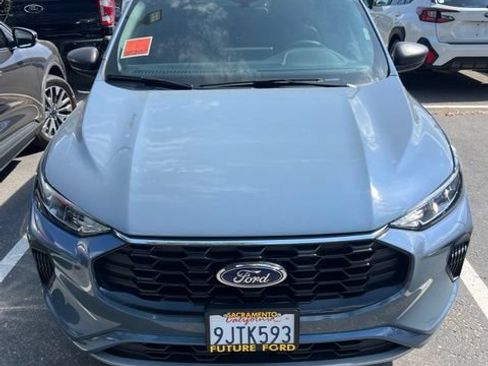 Used 2023 Ford Escape ST-Line w/ Tech Pack #1 AWD/4WD image 3