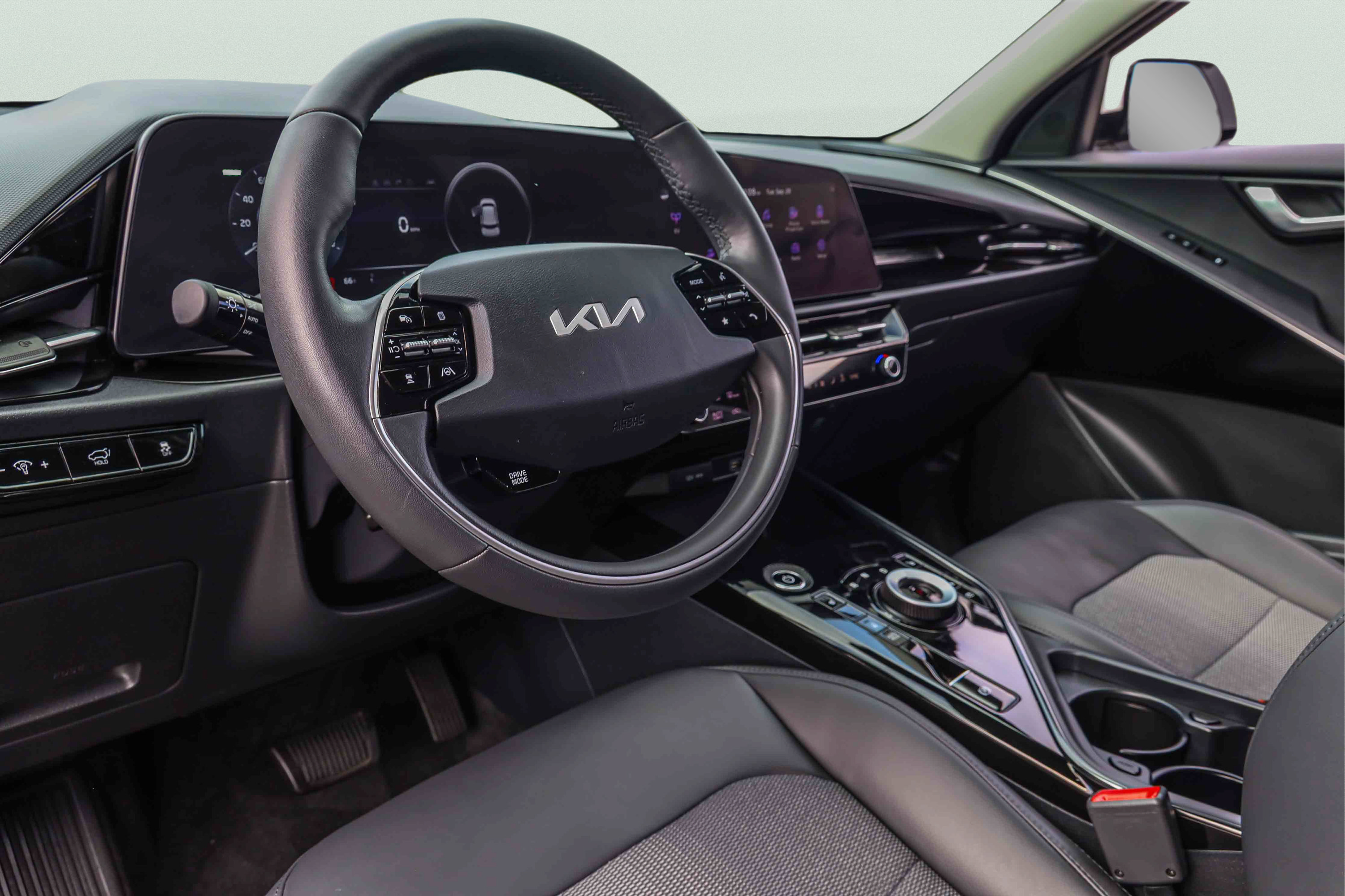 Used 2024 Kia Niro Wind w/ Wind Preserve Package FWD image 7