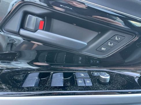 Used 2025 Subaru Solterra Touring w/ Touring Package image 9