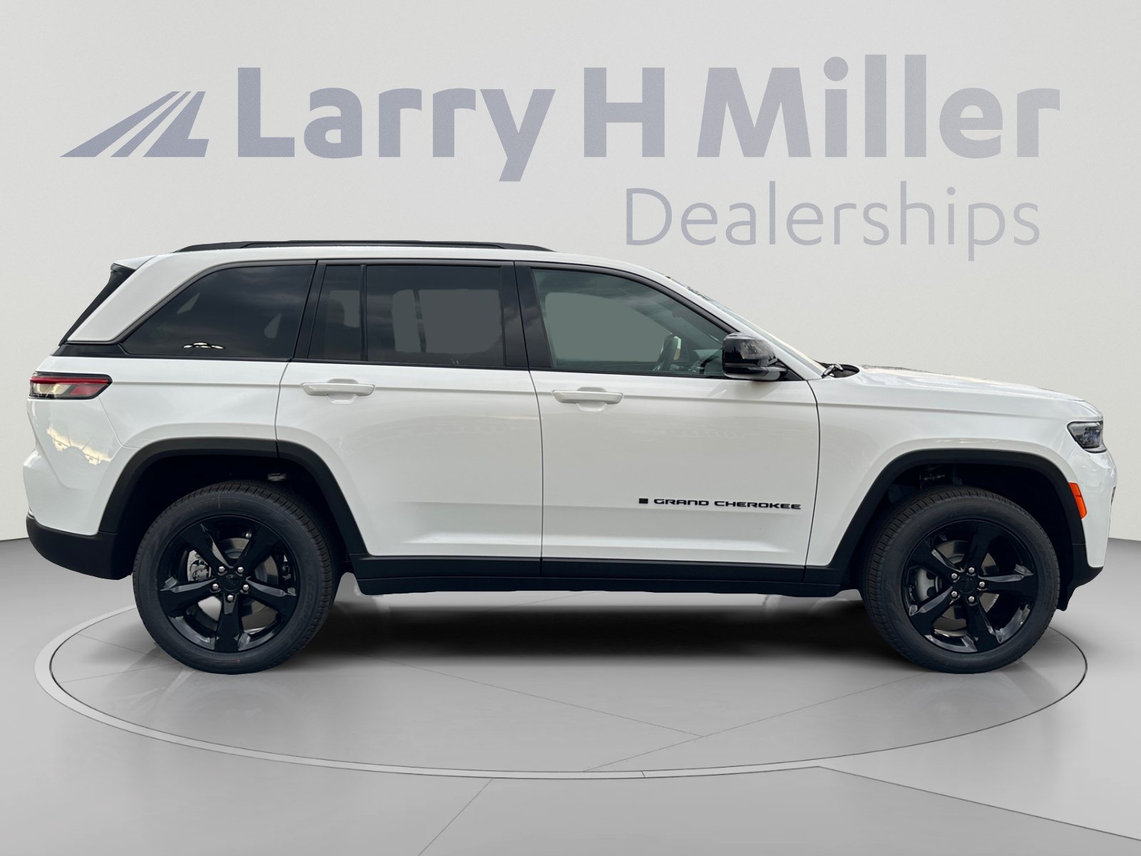 New 2026 Jeep Grand Cherokee Limited w/ Limited Altitude Package AWD/4WD image 6