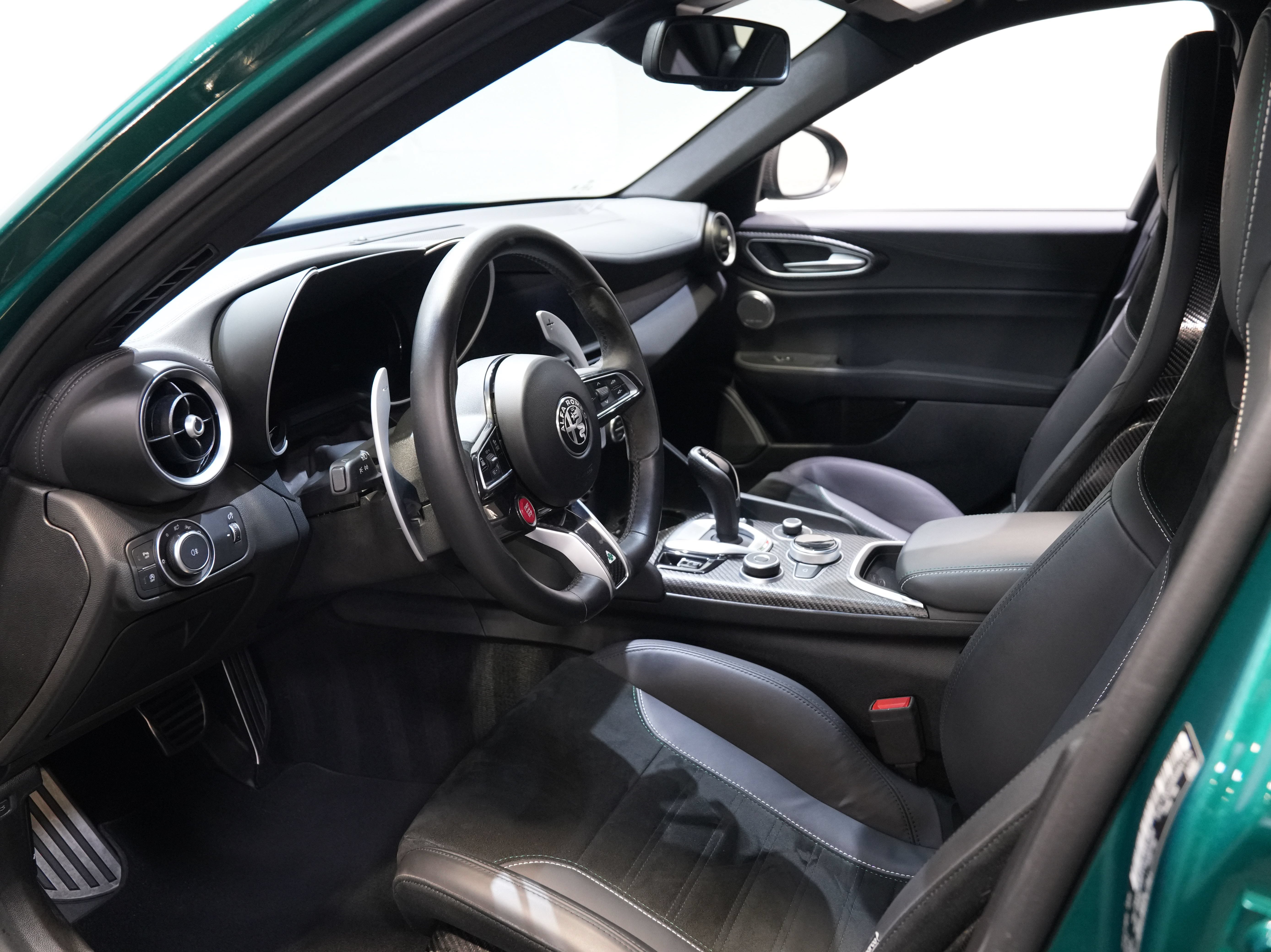 Used 2024 Alfa Romeo Giulia Quadrifoglio RWD image 32