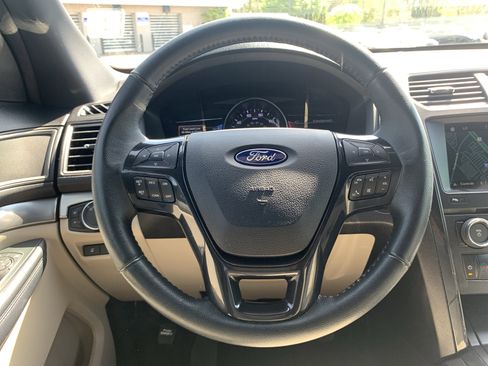 Used 2018 Ford Explorer XLT w/ Equipment Group 202A image 8