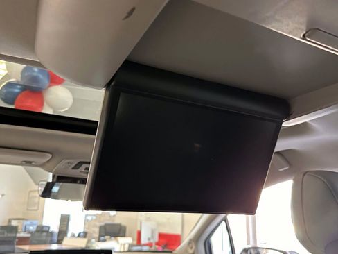 Used 2024 Toyota Sienna Limited image 17