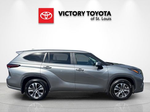 Used 2026 Toyota Highlander XLE AWD/4WD image 2