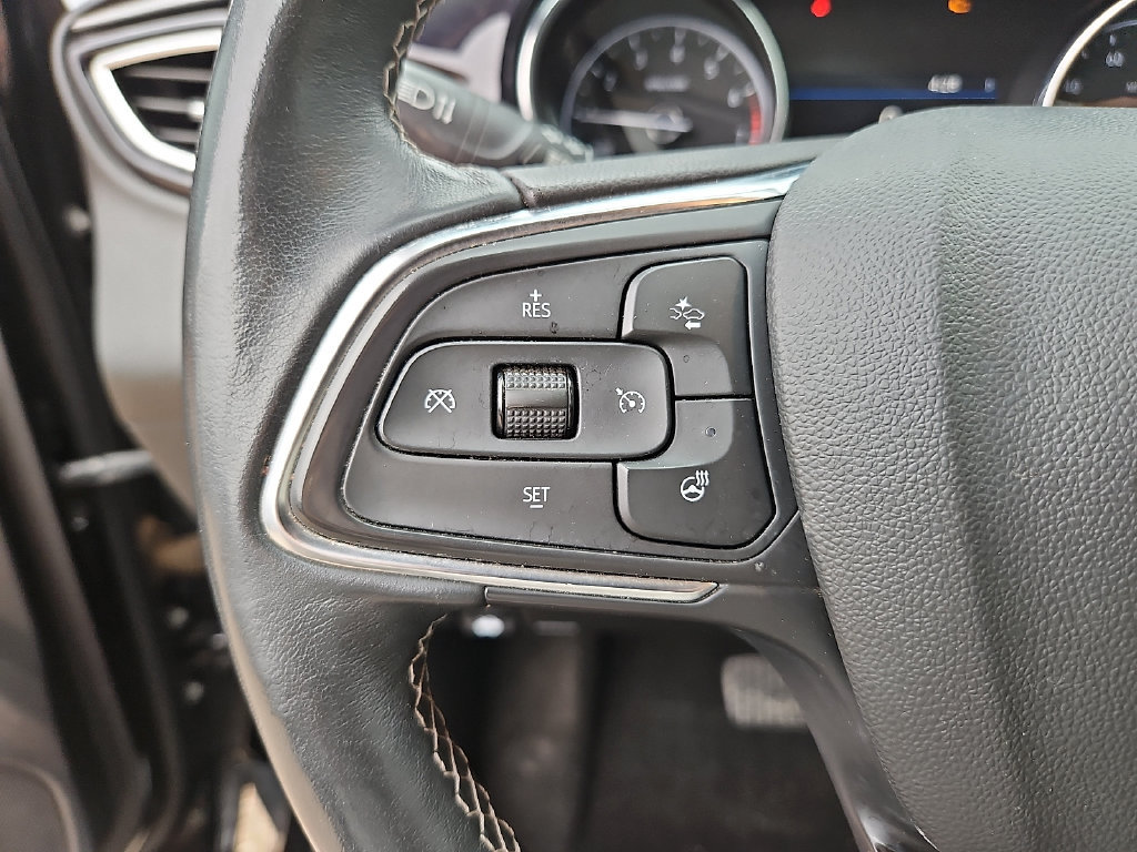 Used 2021 Buick Encore GX Essence w/ Sport Touring Package FWD image 21