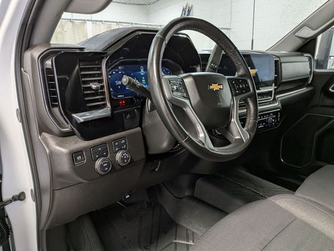Used 2025 Chevrolet Silverado 3500 LT w/ Safety Package AWD/4WD image 15