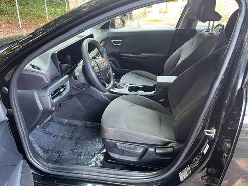 Used 2025 Kia K4 FWD image 25