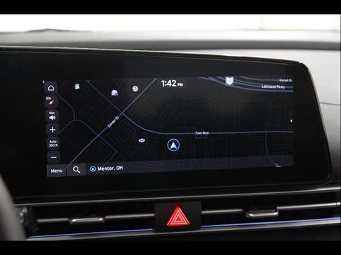 Used 2025 Hyundai Elantra Limited image 10