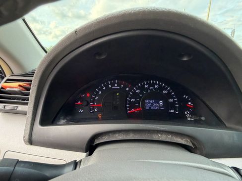 Used 2010 Toyota Camry SE FWD image 18