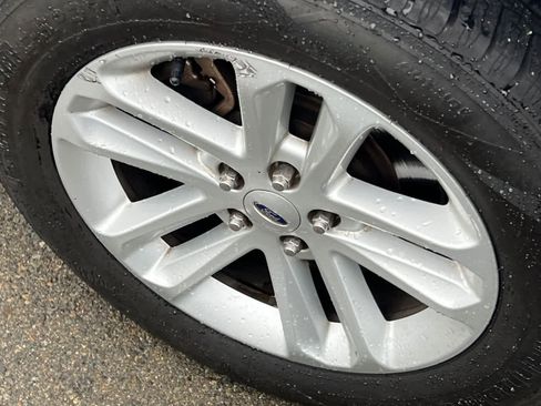 Used 2017 Ford Explorer XLT w/ Equipment Group 201A image 14