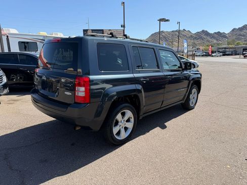 Used 2014 Jeep Patriot Latitude AWD/4WD image 5