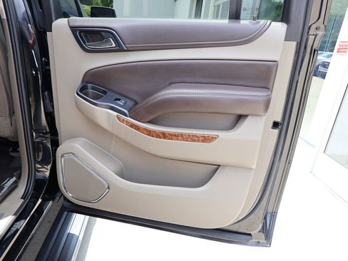 Used 2018 Chevrolet Suburban Premier AWD/4WD image 38