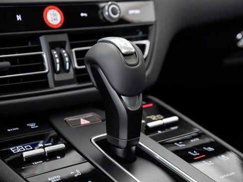 New 2026 Porsche Macan image 22