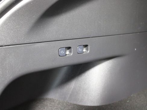 Used 2021 Tesla Model Y Long Range AWD/4WD image 25