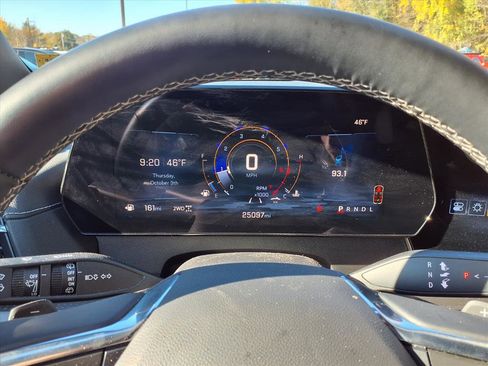 Used 2025 Chevrolet Traverse LT image 10