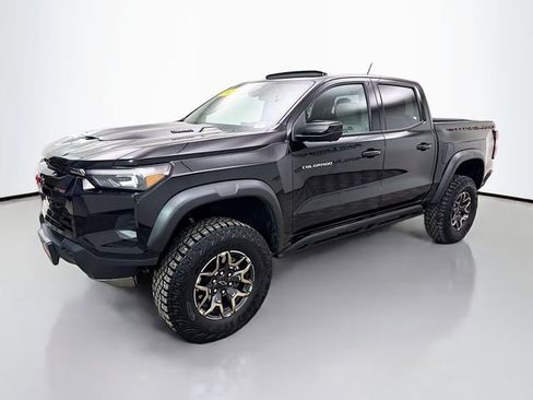 Used 2025 Chevrolet Colorado ZR2 w/ Technology Package image 3