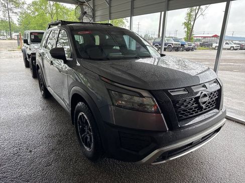Used 2025 Nissan Pathfinder Rock Creek AWD/4WD image 2