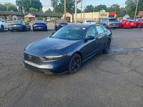 Used 2025 Honda Accord SE image 2
