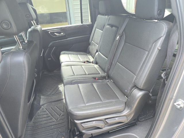 Used 2022 Chevrolet Suburban LT RWD image 26