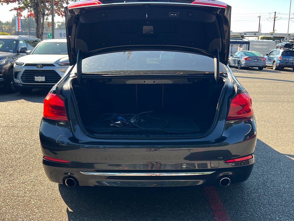 Used 2019 BMW 530e w/ Premium Package RWD image 8