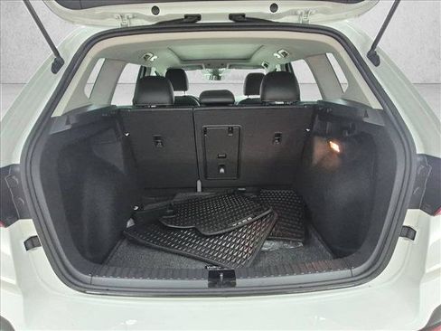 Used 2023 Volkswagen Taos SE w/ Panoramic Sunroof Package FWD image 6