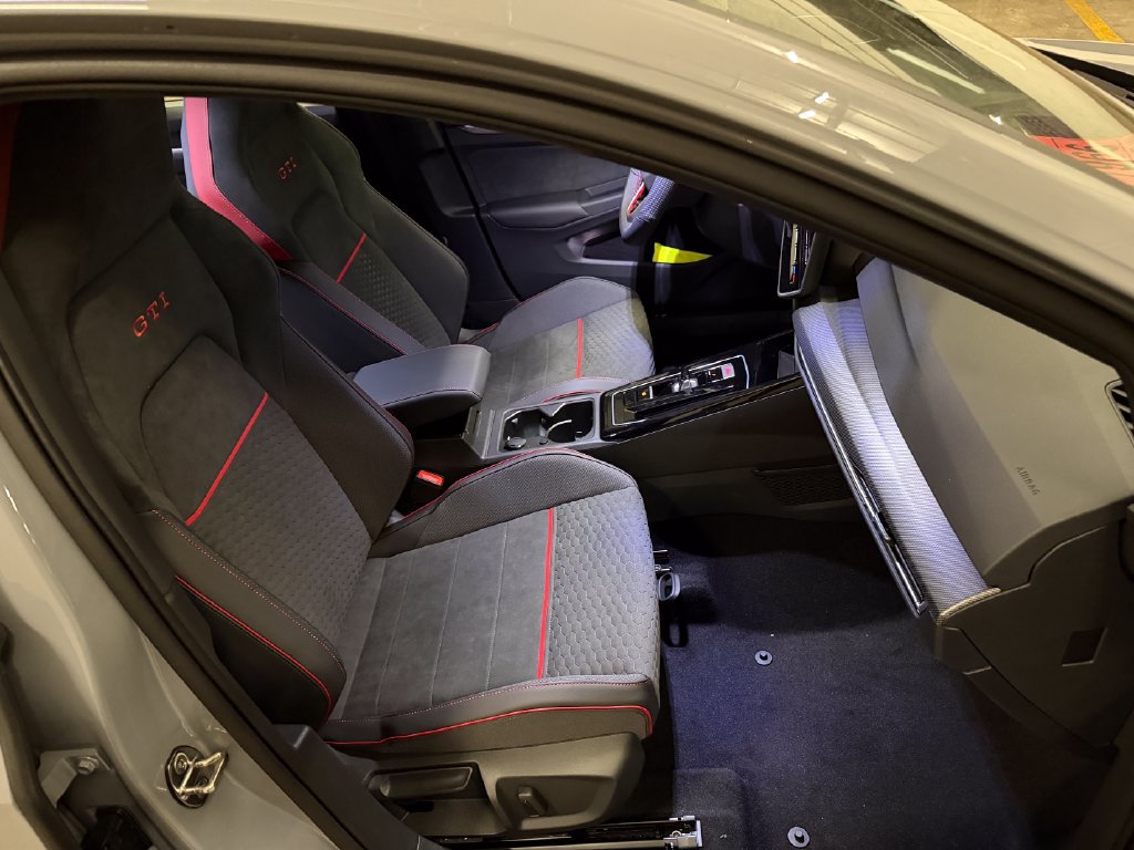 New 2026 Volkswagen GTI SE FWD image 22