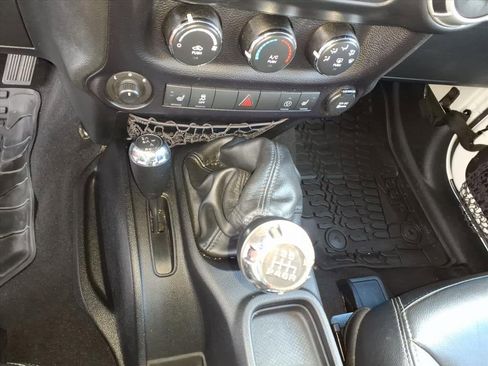 Used 2015 Jeep Wrangler Rubicon image 10