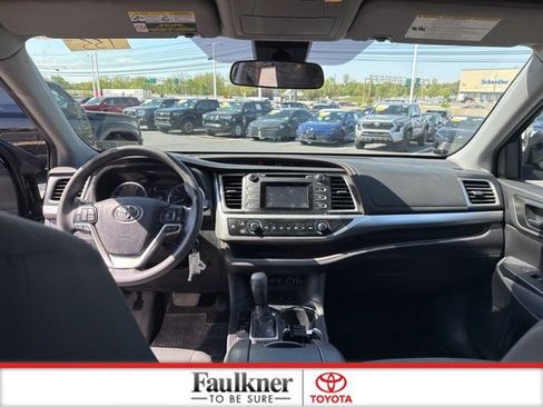 Certified 2019 Toyota Highlander LE image 18