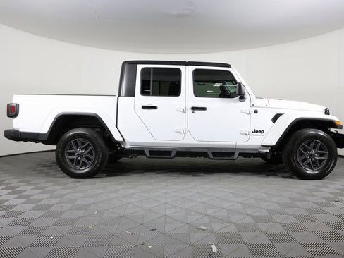 Used 2024 Jeep Gladiator Sport image 4