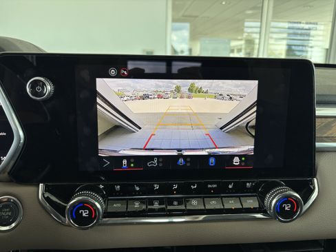 Used 2025 GMC Canyon Denali AWD/4WD image 15