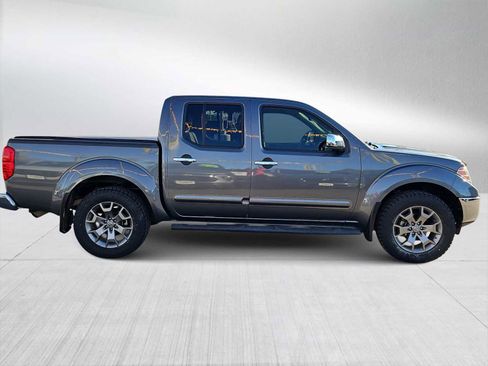 Used 2019 Nissan Frontier SL image 9
