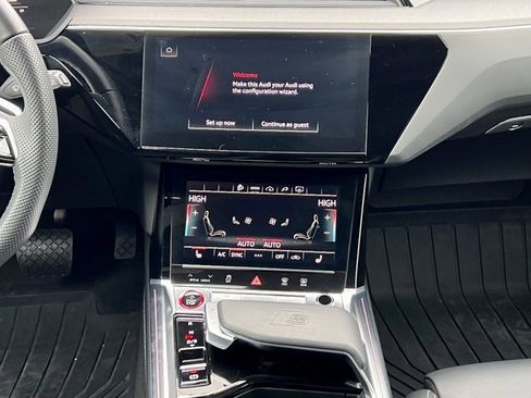 Certified 2023 Audi e-tron S Premium Plus image 22