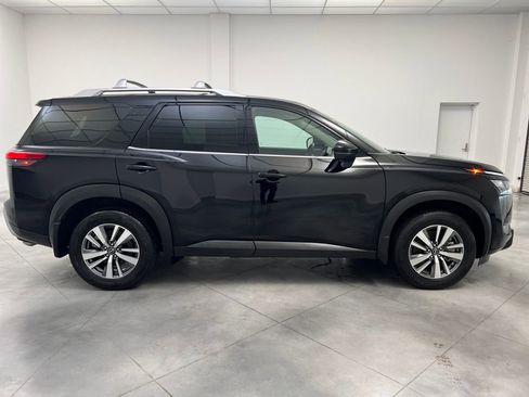 Used 2025 Nissan Pathfinder SL image 8