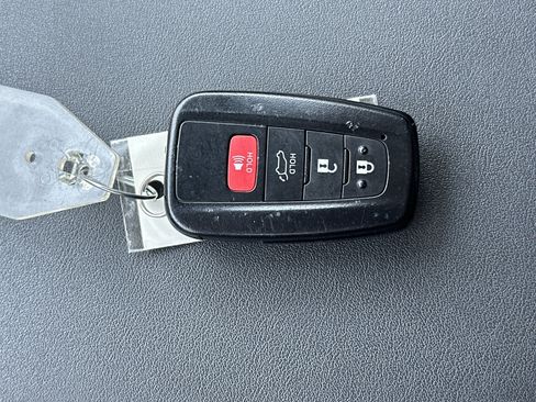 Used 2023 Toyota Highlander XLE AWD/4WD image 36