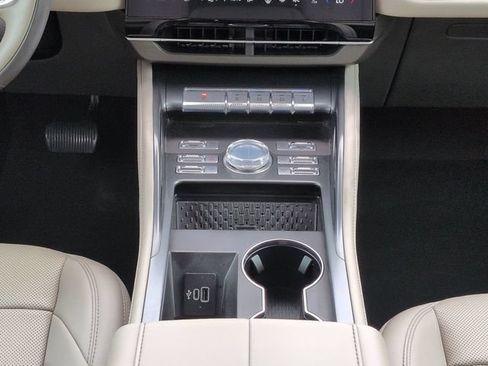 Used 2024 Lincoln Nautilus Premier AWD/4WD image 19