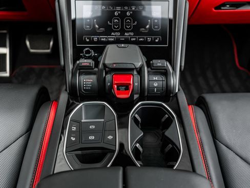 Used 2023 Lamborghini Urus S AWD/4WD image 32
