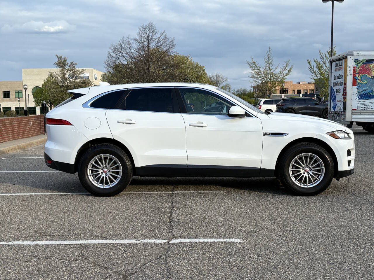 Used 2019 Jaguar F-PACE AWD/4WD image 10