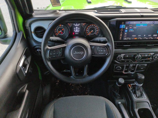 Used 2025 Jeep Gladiator Sport AWD/4WD image 15