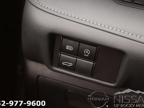 Used 2023 Toyota Highlander XLE FWD image 29