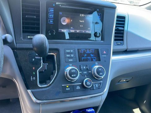 Used 2017 Toyota Sienna L FWD image 15