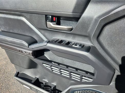 Used 2024 Toyota Tacoma TRD Sport image 6