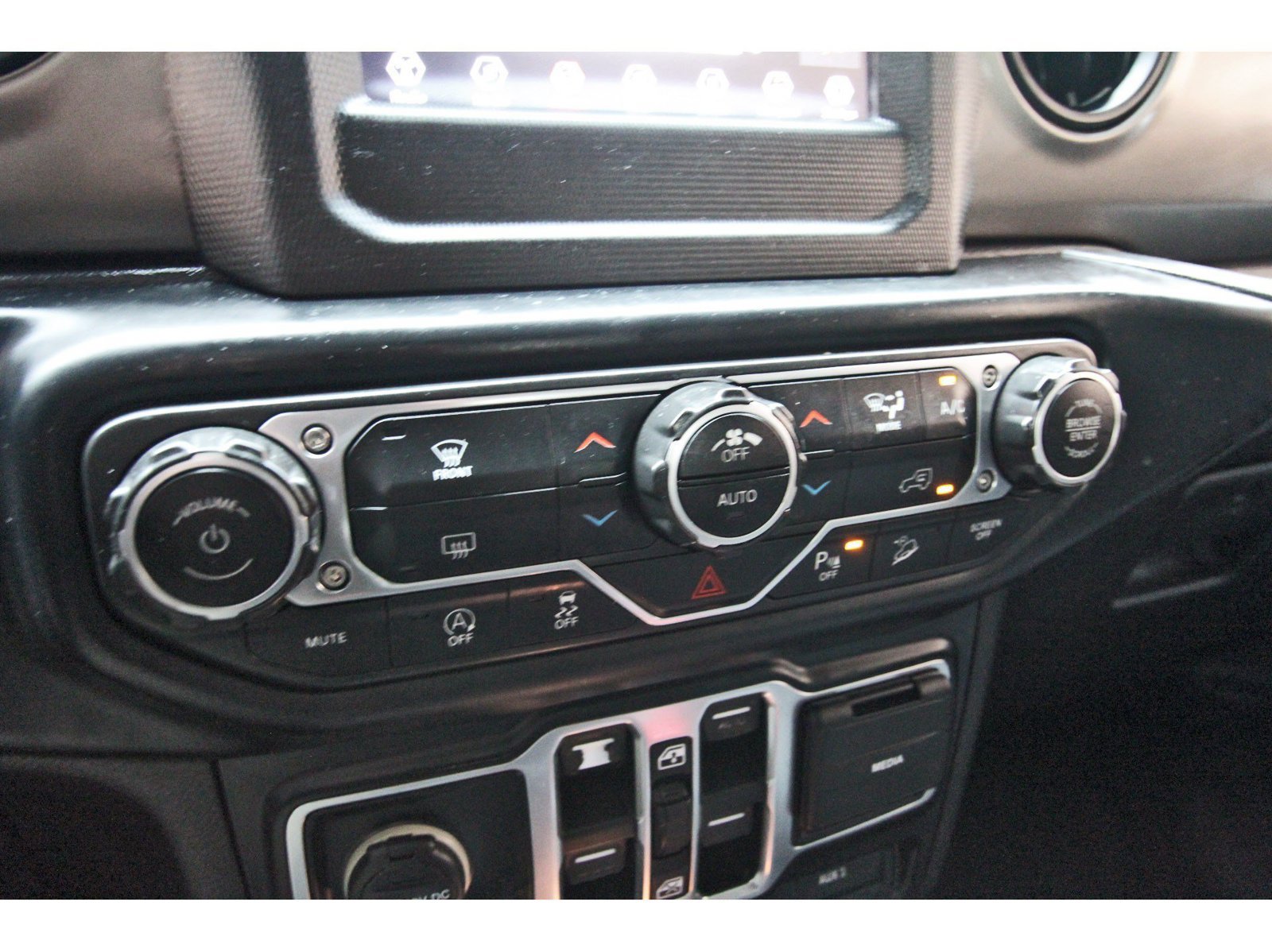 Used 2019 Jeep Wrangler Unlimited Sport S AWD/4WD image 25
