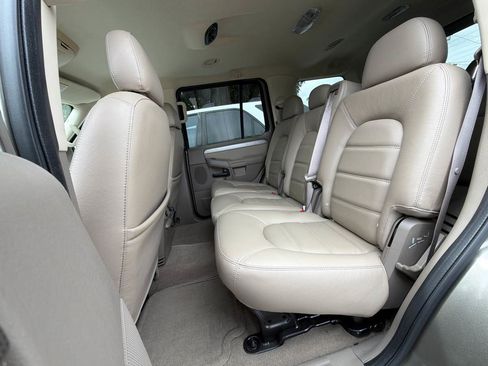 Used 2004 Ford Explorer XLT RWD image 7