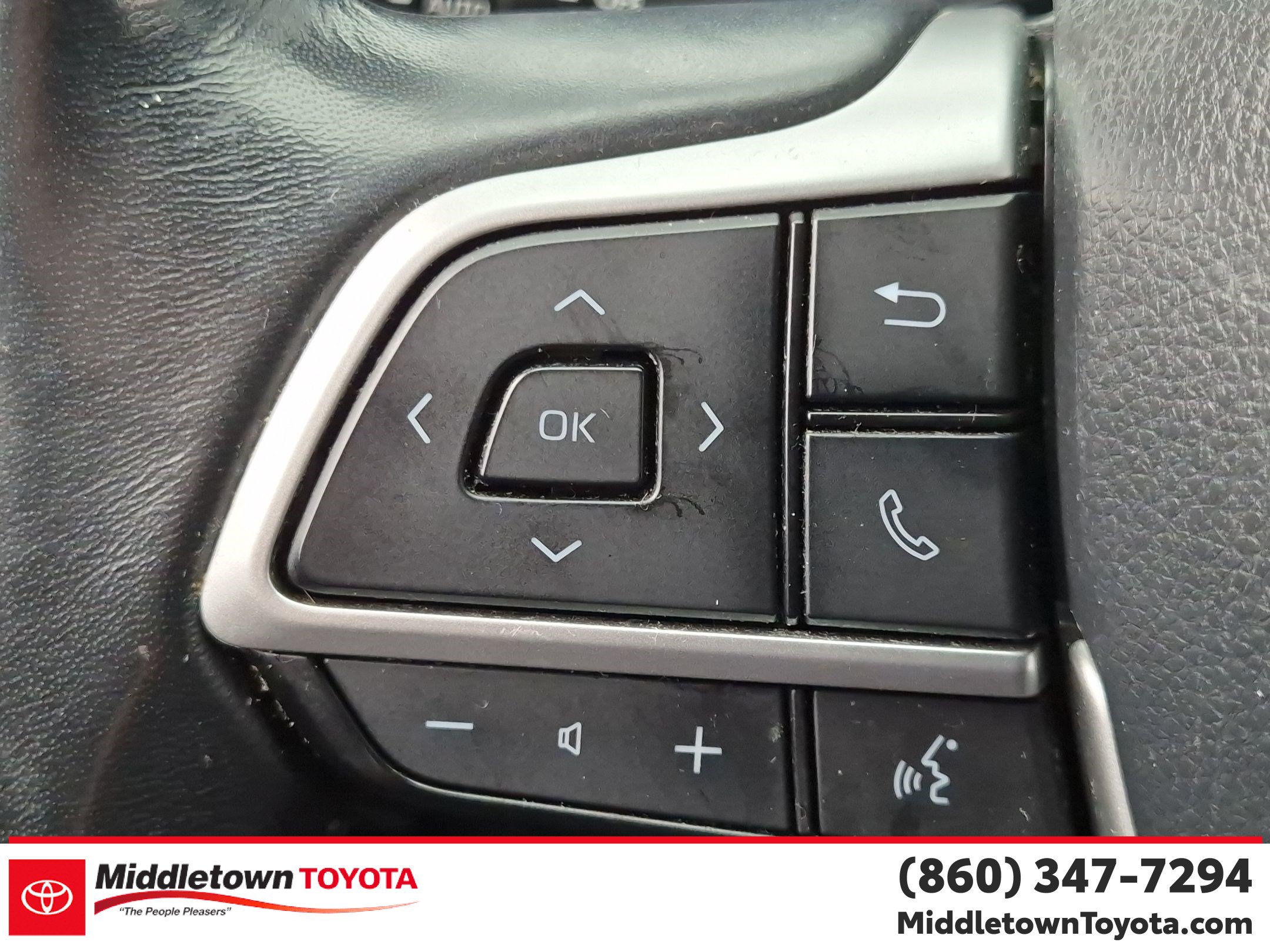Used 2023 Toyota Highlander LE AWD/4WD image 19