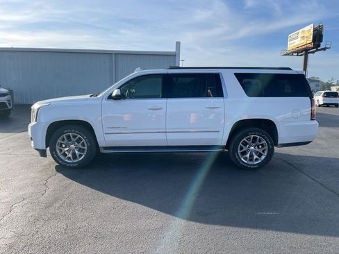 Used 2017 GMC Yukon XL SLE w/ SLE Value Package image 4